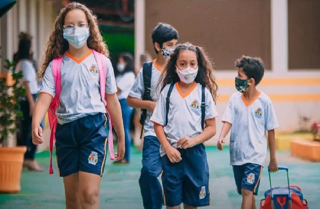 Prefeitura de Ouro Branco entrega fardamento para todos os alunos da Rede  Municipal de Ensino - Prefeitura Municipal de Ouro Branco - RN