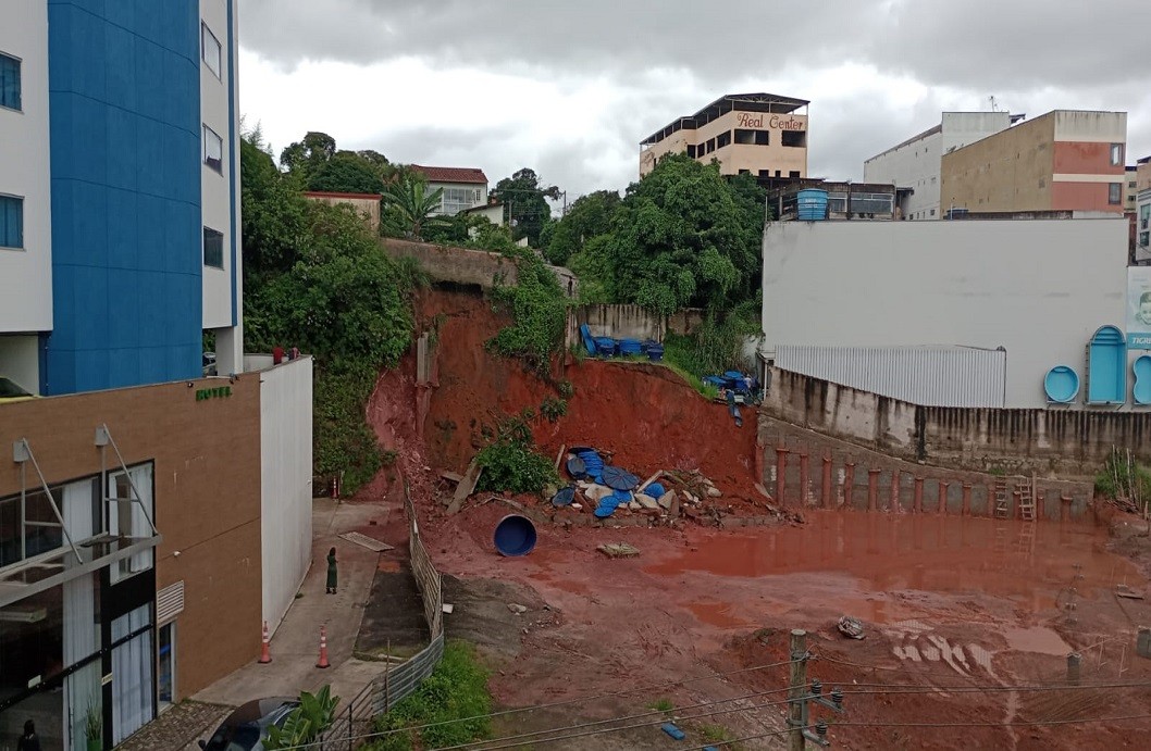 Chuva Causa Estragos E Deslizamentos De Terra Em Lafaiete Correio Online 