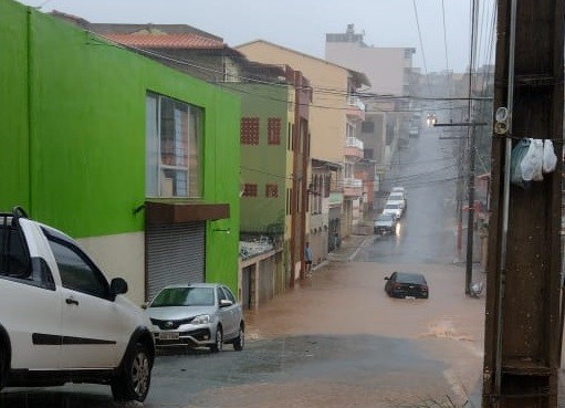 Temporal provoca alagamentos e prejuízos em Conselheiro Lafaiete, Minas  Gerais