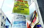 Com promessas de amor e lucro, lafaietenses desafiam a lei e poluem a cidade com cartazes por toda parte