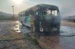 Ônibus pega fogo no estacionamento da CSN em Congonhas