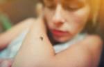 Dengue pode causar sintomas oculares como hemorragias e inflamação do nervo óptico