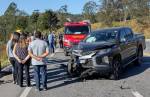 Barbacena: motorista perde controle da direção, colide com caminhonete e cai em ribanceira 