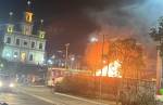 Incêndio no coreto da praça Sebastião chama atenção e provoca indignação dos moradores