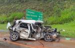 Colisão entre carreta e carro de passeio deixa feridos na BR-040