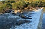 Barbacena: jovens entram no Rio das Mortes para nadar e ficam ilhados 